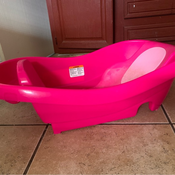 Baby Girl Bath Tub - Picture 2 of 3